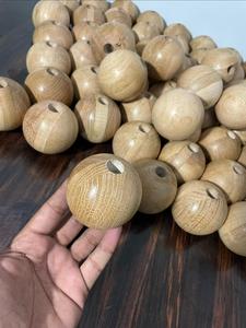 Boule en bois de chêne naturel pour la décoration de la maison, la fabrication artisanale et les accessoires décoratifs en bois de qualité supérieure, enseignes murales en bois - Product Image 1