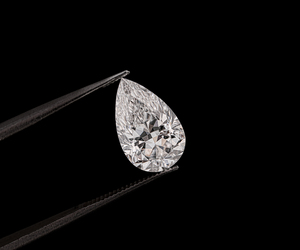 OM GEMS - Diamante Cultivado en Laboratorio con Corte Elegante en Forma de Pera de 1 a 4 Quilates, Certificado por IGI, Color E, Perforado con Láser - Product Image 3