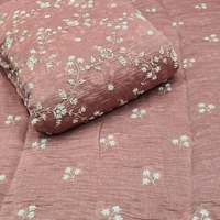Tissu en dentelle florale brodée de perles et de sequins faite à la main en gros pour robe de mariée, robe de soirée et tenue de fête