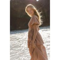 Robe longue Uma faite à la main, pièce classique, 100% coton, texture douce, détails rayés, taille naturelle, écologique, lavable, col en V, manches bouffantes