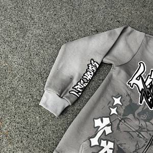 เสื้อฮู้ดซิปสีเทา สตรีทแวร์ พิมพ์ลายโลโก้ที่แขนด้านหน้าด้วยเทคนิค DTG เสื้อผู้ชายสไตล์ลำลองสำหรับฤดูใบไม้ร่วง ทรงโอเวอร์ไซส์ ผ้าฝ้ายเฟรนช์เทอร์รี่ 100% - Product Image 5