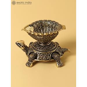 2 pouces Petite sculpture fine Diya de tortue vastu en laiton avec sculpture complexe pour la maison et le temple Made In India - Product Image 4