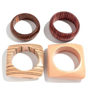 Nouveauté 2025 Bracelet créatif en bois massif au design géométrique et grain de bois prononcé, style mode, avec anneau intégré - Product Image 4