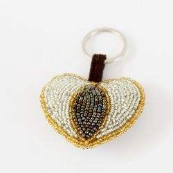 Porte-clés artisanal classique brodé de fleurs, durable, avec perles de rocaille, motif personnalisé pour mariage et remise de diplôme - Product Image 2