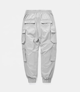 กางเกงวินด์เบรกเกอร์ลำลองสำหรับผู้ชาย แฟชั่นเรียบง่าย 6 กระเป๋า น้ำหนักเบา เอวกลาง วิธีการทอผ้าแบบไม่ถักทอ - Product Image 2