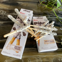 SET DE BOÎTES BLANCHES PINGO BISCUITES AU LAIT ET AU CHOCOLAT, MORCEAUX DE CACAO 32G & 49.5G