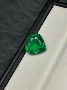 Piedra Preciosa Suelta de Esmeralda Verde Natural en Forma de Corazón para Joyería - Product Image 1