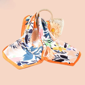 Pañuelo Floral Colorido de 68 cm para Mujer, Pañuelo Fino de Seda para Primavera/Verano, Elegante, Versátil, para la Cabeza o como Chal - Product Image 3