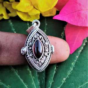 Élégant pendentif médaillon en pierre de grenat, plaqué argent sterling, avec compartiment secret, cadeau de bijoux - Product Image 5