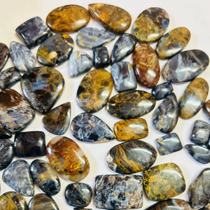 พลอยบลูพีเตอร์ไซต์เกรดท็อป รูปทรงคาโบชอง ลายธรรมชาติ พร้อมเอฟเฟกต์ไฟ  ขายส่งจำนวนมาก พลอยพีเตอร์ไซต์หลายสี - Product Image 1