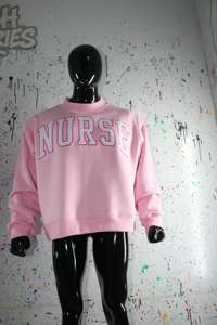 Sudadera NURSE PINK con cuello alto, 100% BLANCA, con apliques bordados, cuello ancho, hilos finos - Product Image 2