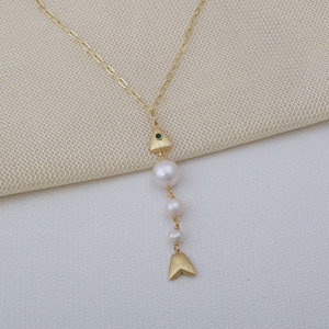 Collier de perles plaqué or style bohème avec pendentif poisson en quartz émeraude, bijou délicat à plusieurs rangs avec breloque goutte de perle, cadeau pour femme - Product Image 3