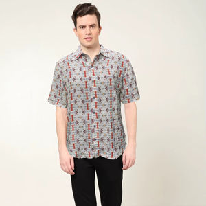 Chemise pour homme contemporaine multicolores en polyester à imprimé géométrique, coupe classique, col chemise et manches courtes, vêtement décontracté - Product Image 1