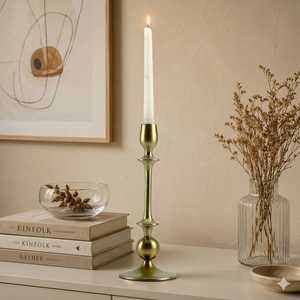 Candelabro Elegante para Decoración de Mesa de Boda con Vela Cónica y Arreglo Floral - Product Image 4
