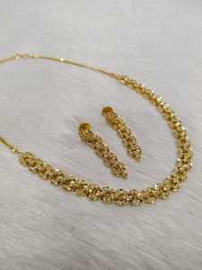 Ensemble de bijoux AD élégant pour femmes avec collier et boucles d'oreilles étincelants, parfait pour les mariages et les fêtes - Product Image 6