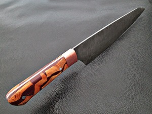 Couteau de chef Black Smith 1987 en acier Damas 12,5 pouces, forgé à la main, style japonais, manche en bois, orientation réglable de la main, finition haute brillance - Product Image 6