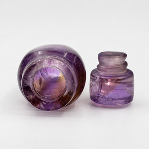 Flacon décoratif en cristal d'améthyste violette sculpté à la main, flacon de parfum en pierre précieuse, pot de pierre de guérison spirituelle pour la décoration de la maison - Product Image 1