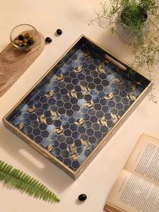 Plateau en bois de luxe avec bord doré, motif hexagonal, design bleu et feuille d'or, forme carrée, poignée intégrée pour cadeaux - Product Image 1