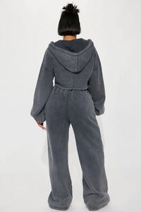 Ensemble de survêtement vintage délavé à l'acide, comprenant un sweat à capuche court zippé personnalisé et un pantalon de survêtement en molleton taille haute avec cordon de serrage et poignets côtelés, vente en gros - Product Image 3