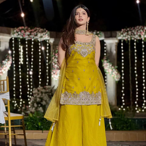 Ensemble Sharara en soie Fandy bicolore de luxe avec broderie de sequins lourds - Product Image 1