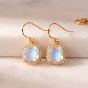 Boucles d'oreilles en argent sterling 925 plaqué or 18 carats avec zircone cubique blanche arc-en-ciel de 10 mm, clous classiques pour femmes - Product Image 1