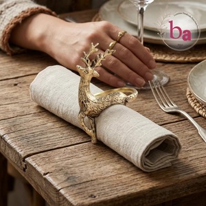 Anneau de serviette en laiton motif renne, design vintage, décoration de table, largeur 5 cm, accessoire artisanal durable - Product Image 1