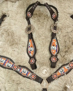 Ensemble de harnais western perlé pour cheval avec collier de poitrage en cuir, orné de conchos et doté de sangles réglables, pour l'équitation. - Product Image 6