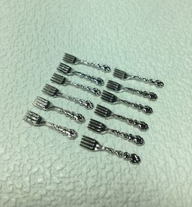 Juego de Tenedores Metálicos con Acabado Mate, Elegantes Cubiertos de Acero Inoxidable para Cocinas Modernas - Product Image 5