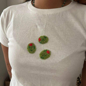 Crop tops brodés en coton et soie, ornés de perles, design personnalisé, faits main, style bohème tendance, pour événements, logo personnalisé - Product Image 1