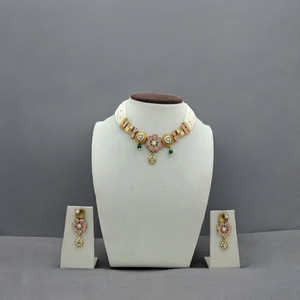 Elegante conjunto de collar choker indio de oro con piedras rosas, perlas y cuentas verdes, joyería nupcial tradicional con aretes. - Product Image 3