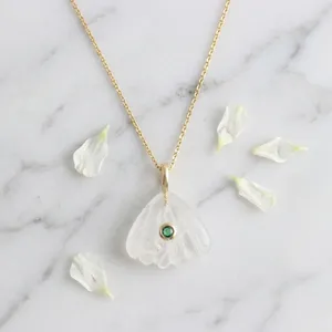 Collier pendentif en laiton plaqué or 18 carats anti-ternissement avec pierre précieuse, cristal de quartz, CZ vert et coquillage sculpté, pour femme, style plage - Product Image 1