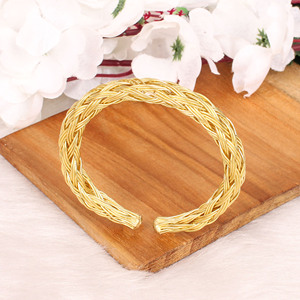Bracelet ouvert en fil métallique |   Bijoux en laiton plaqué or - Product Image 4