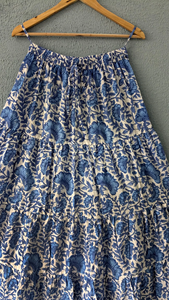 Jupe longue décontractée imprimée à la main indienne pour femmes taille élastique respirante et durable faite avec des couleurs naturelles - Product Image 2