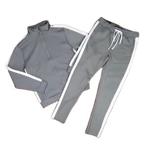 Conjunto Deportivo Unisex de Alta Calidad Personalizable con Logotipo y Diseño Único - Product Image 1