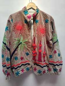 เสื้อแจ็คเก็ตกำมะหยี่ปักลายดอกไม้สไตล์โบโฮ ดีไซน์หรูหรา งานฝีมือประณีต ให้สัมผัสที่มีเอกลักษณ์  แรงบันดาลใจจากงานศิลปะซูซานี ของขวัญสำหรับเธอ - Product Image 2