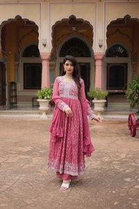 Élégant haut de fête de créateur, neuf, avec pantalon palazzo et dupatta assorti, parfait pour les occasions festives, provenant d'Inde. - Product Image 2