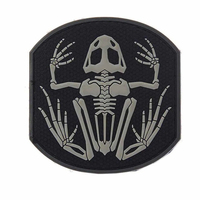 Patch en caoutchouc PVC 3D personnalisé créatif avec logo sur mesure en forme de cœur pour chapeaux et jeans - Application par transfert thermique