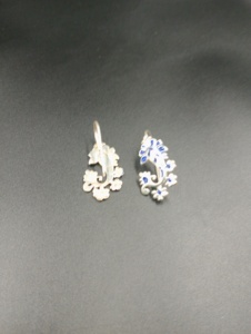 ต่างหูแบบติดหูรูปดาวทองเหลืองชุบทองคำ งานฝีมือจาก Amaira Jewels สำหรับผู้หญิงและเด็กผู้หญิง เครื่องประดับหรูหราสำหรับใช้ในชีวิตประจำวัน สไตล์ราชสถาน - Product Image 1