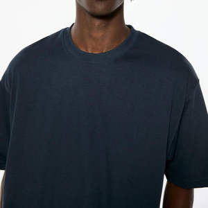 เสื้อยืดคอกลมทรงบ็อกซ์ฟิต ผ้าฝ้าย 100% ระบายอากาศดี ตัดเย็บแบบไหล่ตก น้ำหนัก 210 กรัม ไม่ยับง่าย สำหรับผู้ชาย ขายส่ง - Product Image 5