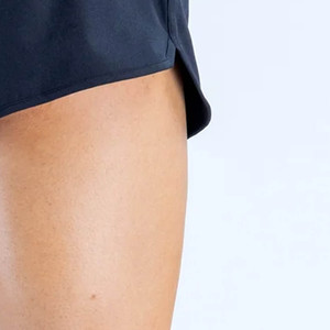 Shorts de course noirs personnalisés avec logo pour femmes, taille haute, séchage rapide, respirants, pour le sport et l'extérieur - Product Image 6