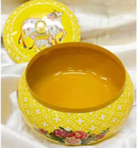 Pot utilitaire en métal artisanal Pichwai Kamdhenu avec impression émail vache, bouton en cristal et boîte à roti multi-usage en organza - Product Image 1