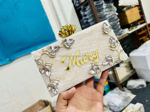 Monederos y embragues de resina adornados con diamantes de imitación ideales para accesorios de moda de la India - Product Image 6