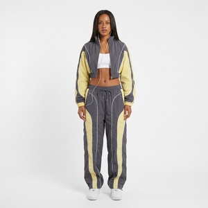 Conjunto Deportivo para Mujer en Gris y Amarillo con Bloques de Color, Chaqueta Corta de Manga Larga con Cuello Alto y Pantalón, Ropa Deportiva Transpirable de Corte Holgado - Product Image 1