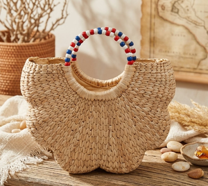 กระเป๋าถือสานมือจากผักตบชวา ลายรักชาติ พร้อมหูจับทรงกลมและโบว์ริบบิ้น เหมาะสำหรับใส่ไปเที่ยวทะเลหรือชุดลำลองในวันหยุด จากเวียดนาม - Product Image 3