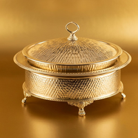 Ensemble de réchauds de buffet de luxe doré avec support en treillis arqué, bol en laiton martelé, base à plusieurs niveaux, à alimentation au combustible et à température manuelle