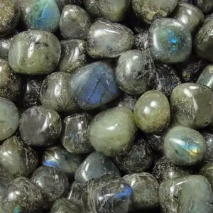Pierres Roulées en Agate Labradorite Naturelle, Vente en Gros de Pierres Précieuses, Cristaux d'Agate de Amayra Crystals Exports India - Product Image 1