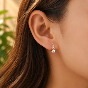 Boucles d'oreilles pendantes en argent sterling 925, motif fleur, avec moissanite taille brillant rond, cadeau pour femme, idéales pour mariage - Product Image 6