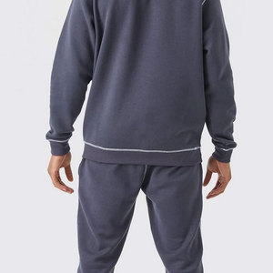 Conjunto de Sudadera con Capucha y Pantalones Deportivos Unisex en Gris Oscuro, Color Sólido, Corte Regular, Bolsillos Laterales, 100% Algodón, para Invierno - Product Image 2