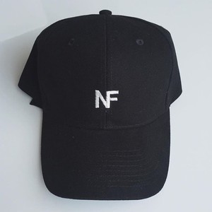 Gorra de Béisbol Negra de 6 Paneles con Logotipo NF Bordado en Blanco en la Parte Delantera, Unisex, Casual, Ajustada, para las Cuatro Estaciones, Material de Hilo de Algodón - Product Image 1