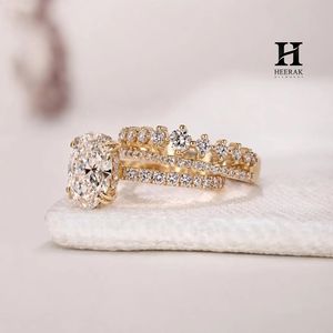 Anillo de compromiso de lujo con diamante cultivado en laboratorio de corte ovalado, conjunto de 3 piezas, tiara, corona y bandas curvas a juego para novia - Product Image 3